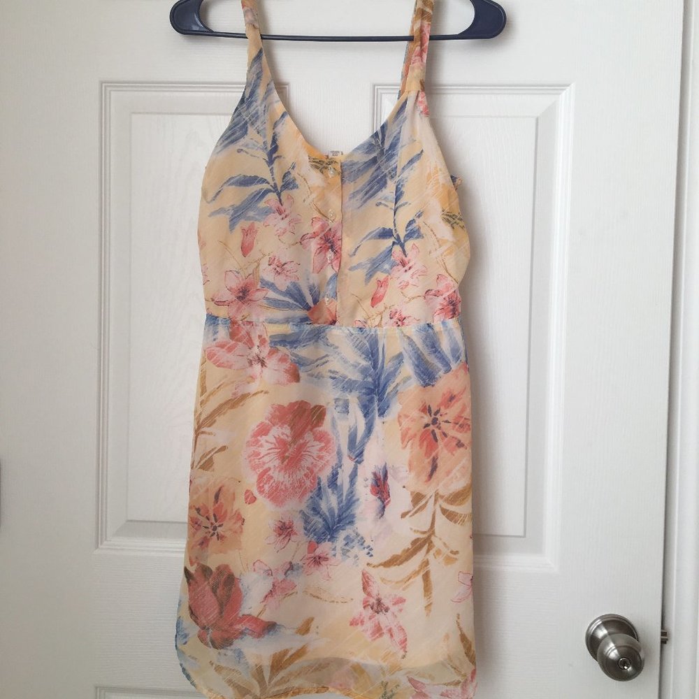 Pretty floral dress with buttons